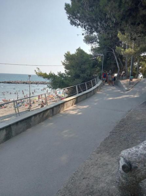 Incantevole e tranquillo borgo storico sul mare San Lorenzo Al Mare